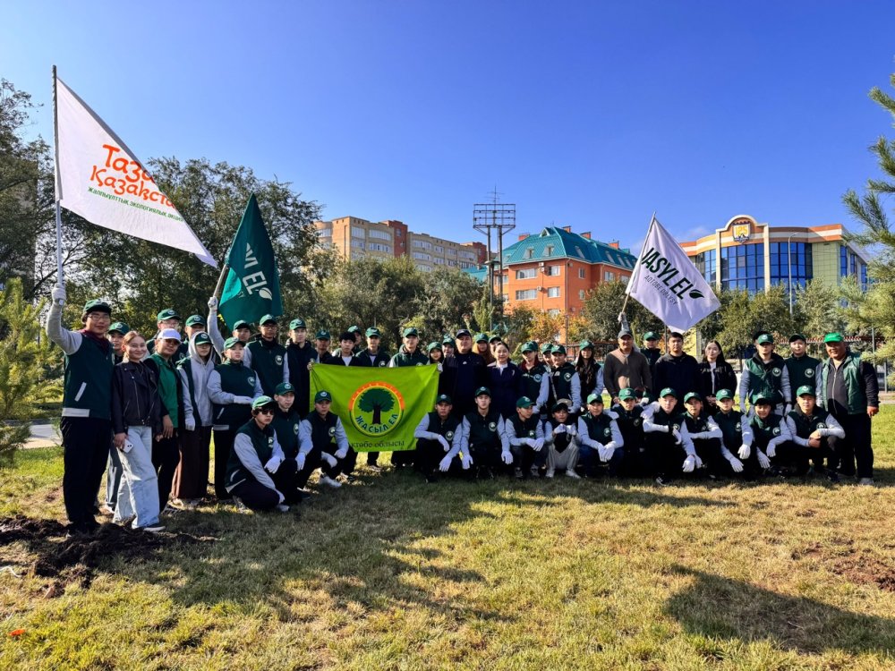 WORLD CLEANUP DAY: 100 YOUNG PEOPLE