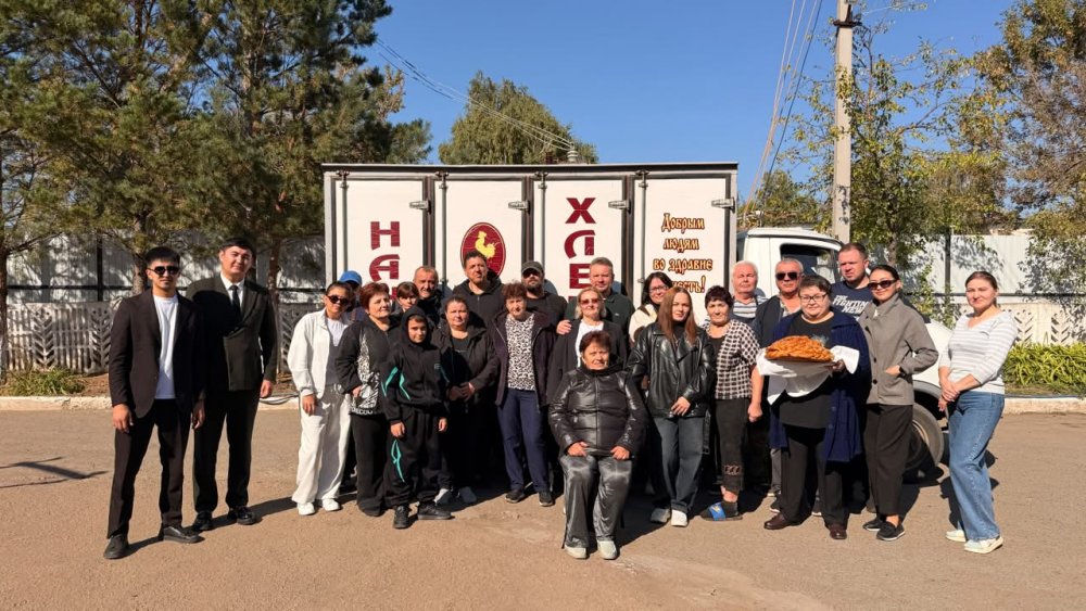 On September 21, the creative team of the District House of Culture named after Yelubay Omirzakov visited Shalygin IE and Chernykh IE with special travelling concerts dedicated to Labour Day.