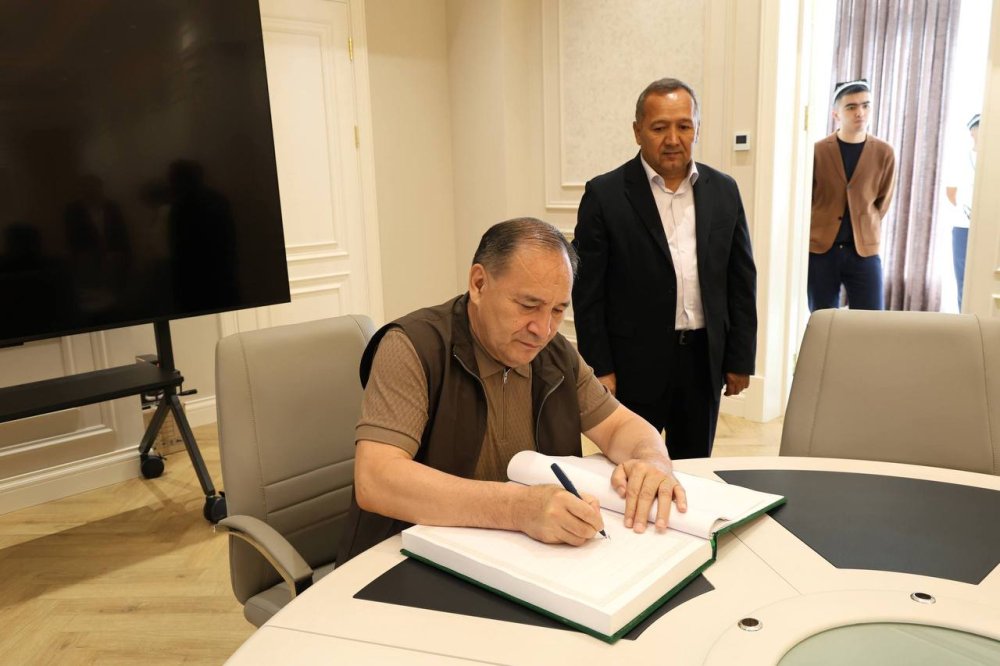 As part of his working visit to Samarkand, the Ambassador of Kazakhstan to Uzbekistan visited the Imam al-Bukhari Memorial Complex, the Mausoleum of Yalangtush Bahadur, the Shah-i-Zinda architectural ensemble, and the Memorial Complex of Islam Karimov, the First President of the Republic of Uzbekistan, where he paid tribute to his memory.