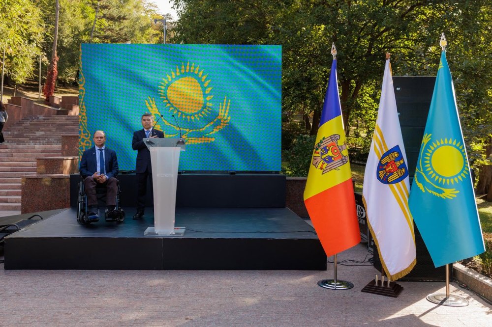 “Discover Kazakhstan” Photo Exhibition Opens in Chișinău
