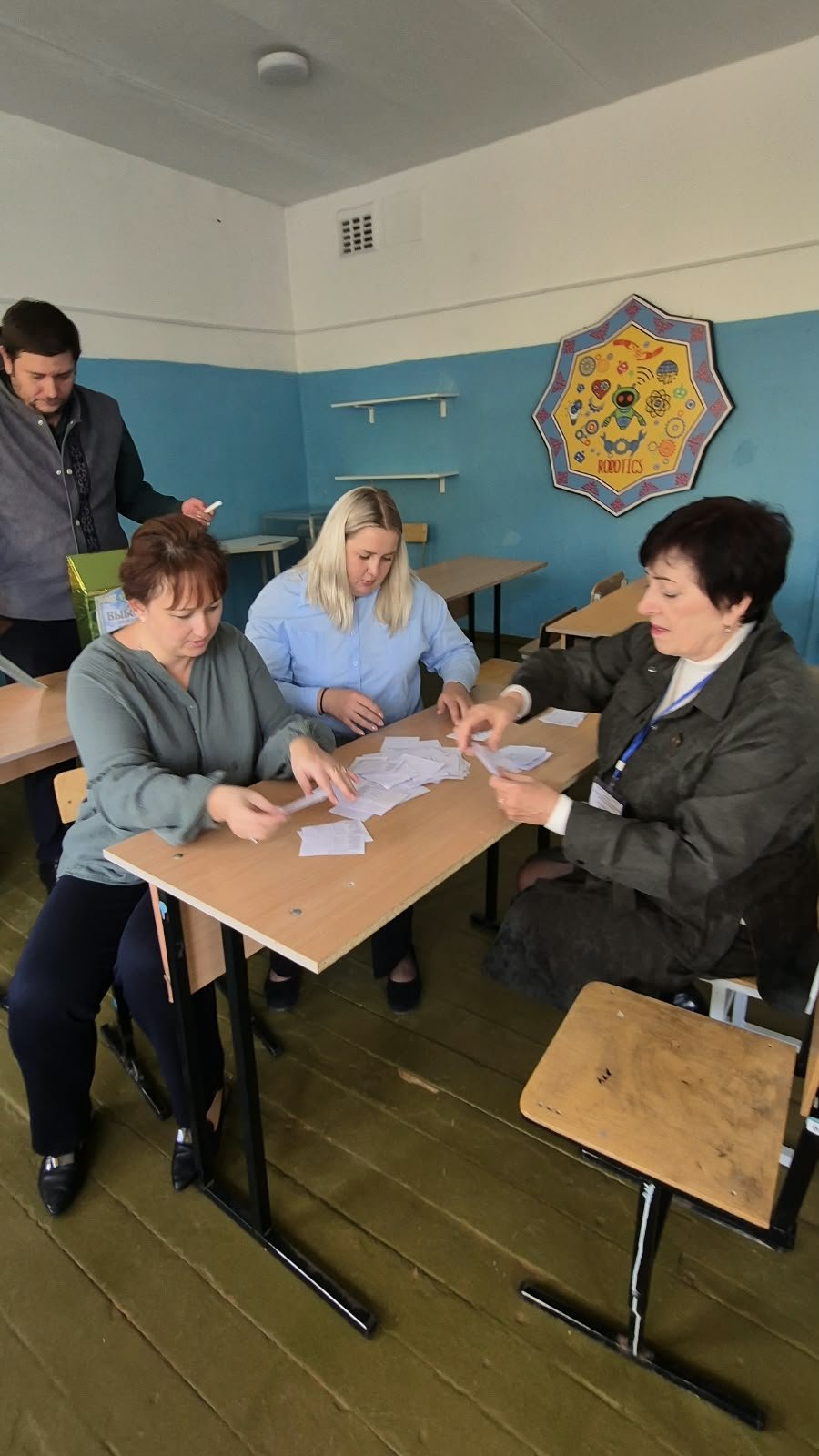 On October 9, 2026, elections for the President of the School Parliament were held at KSU Secondary School No. 17. Approximately 150 people participated in the vote, giving them the opportunity to make their choice and contribute to the development of school self-governance. Following the vote, Anzhelika Aksenova was elected President of the School Parliament by a majority of votes. E.V. Ageshkina, Chair of the Ridder City Territorial Electoral Commission, congratulated the newly elected President on her victory and wished her success, initiative, inspiration, and productive work for the benefit of the school community. — Photo 3