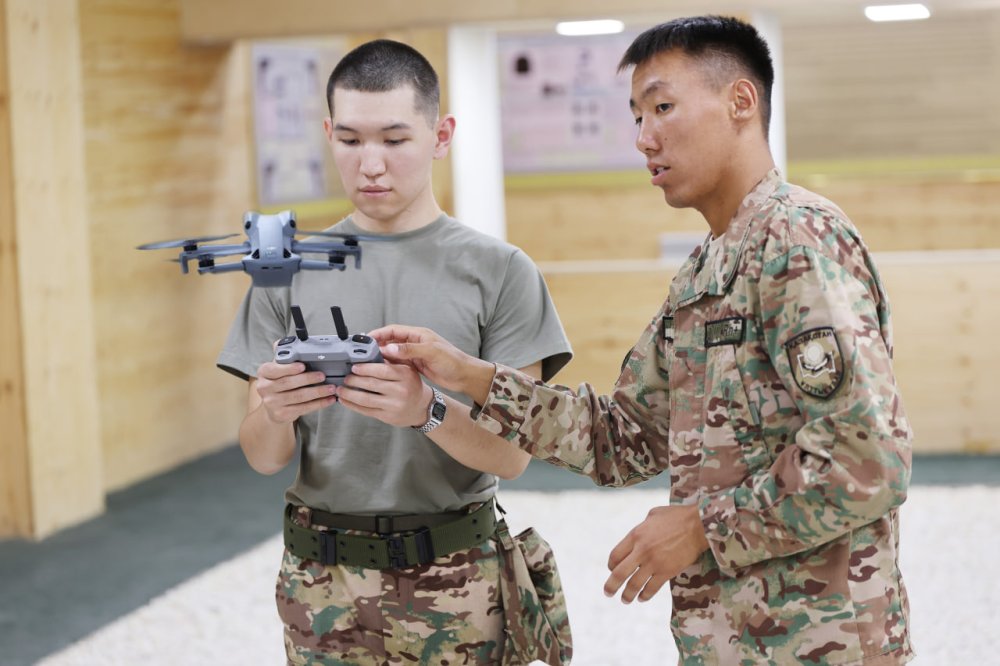 National Guard Conscripts Learn to Operate Drones — Photo 2