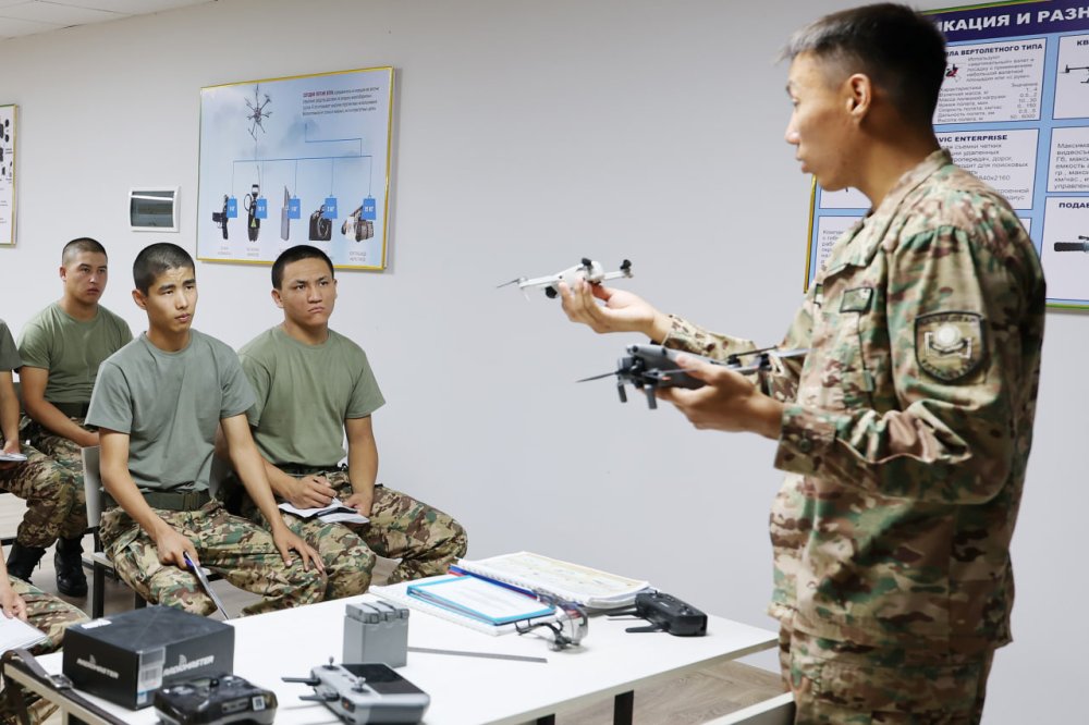 National Guard Conscripts Learn to Operate Drones — Photo 4