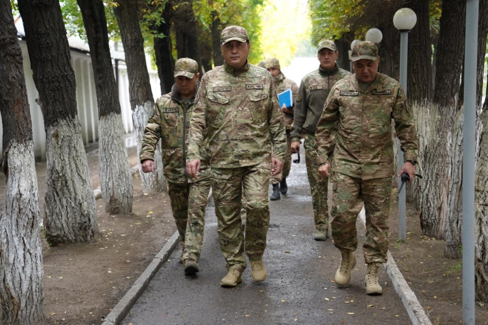 Focus on Service: National Guard Commander-in-Chief Assesses Service Conditions and Training of Young Guardsmen in Semey — Photo 1