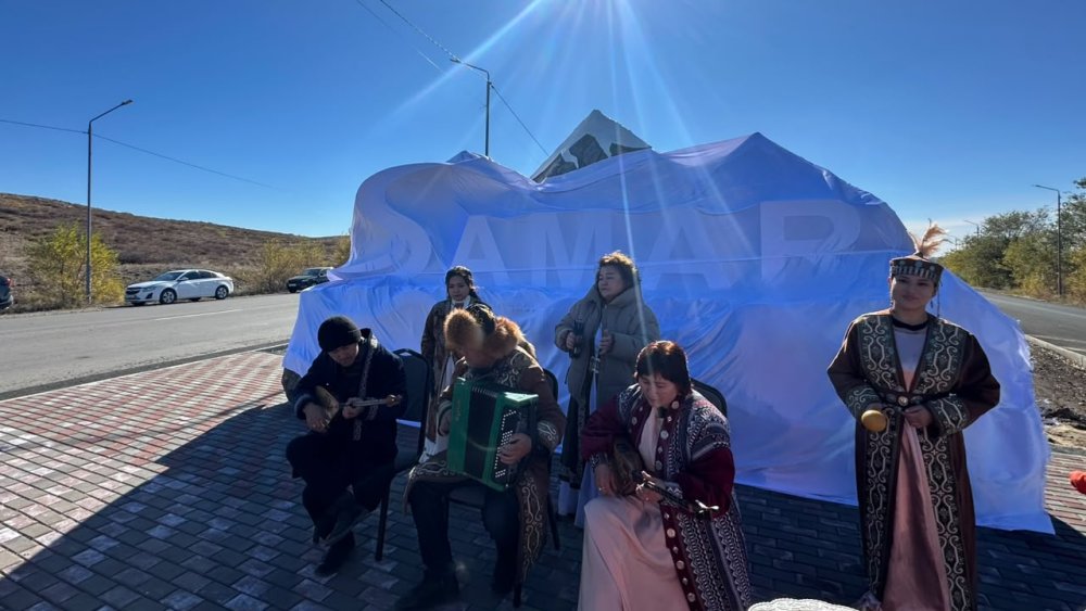 A new business card of the district: a stele was opened in the village of Samarskoye — Photo 3