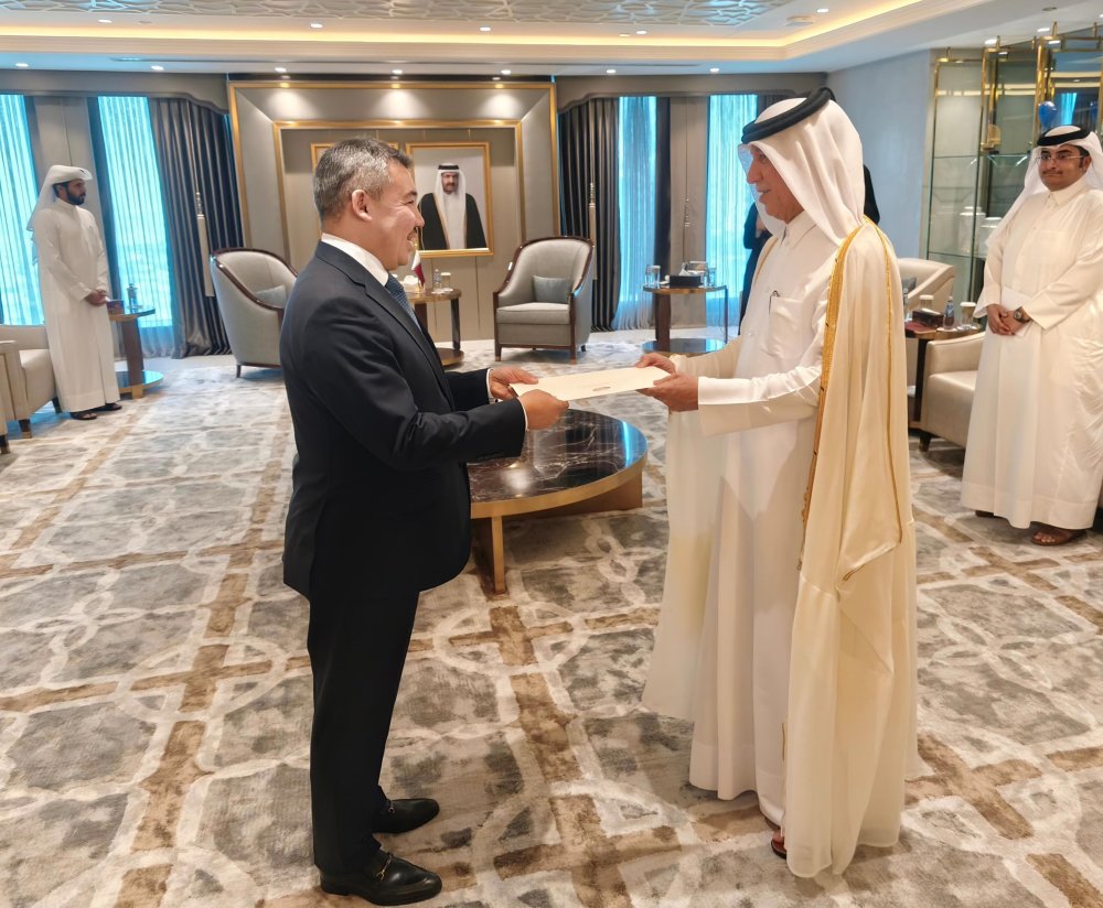 Ambassador of the Republic of Kazakhstan to the State of Qatar presented copies of his credentials to the Minister of State for Foreign Affairs of the State of Qatar — Photo 1