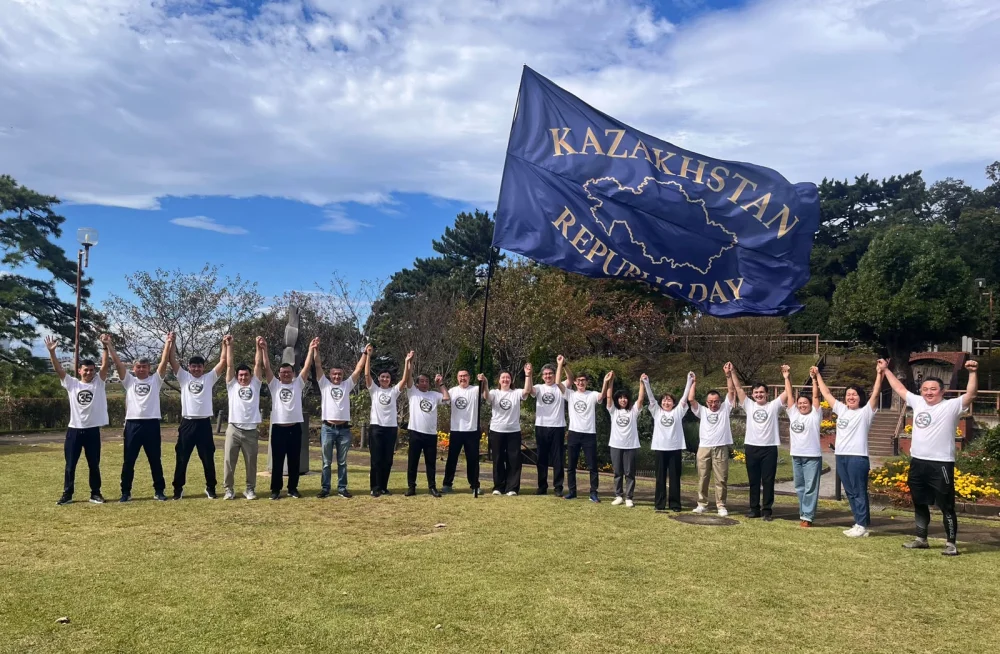 35-Kilometer Walking March Held in Japan to Celebrate Kazakhstan's Republic Day — Photo 1