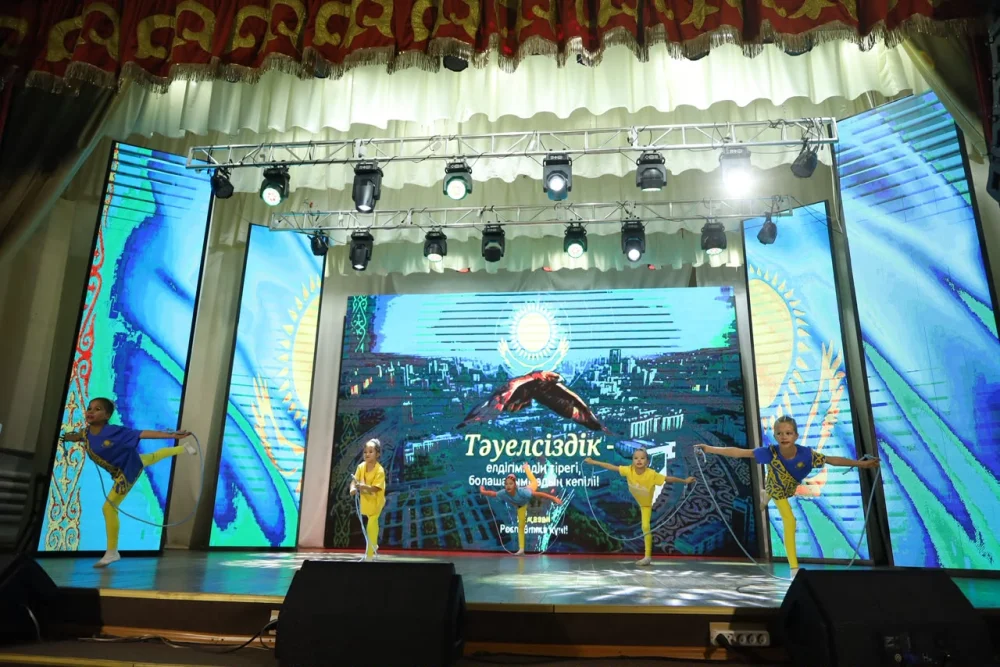 On October 23, a celebratory concert titled "Rukhy biik Qazaqstan!" ("Kazakhstan — A Pinnacle of the Spirit!") was held at the district House of Culture. — Photo 5