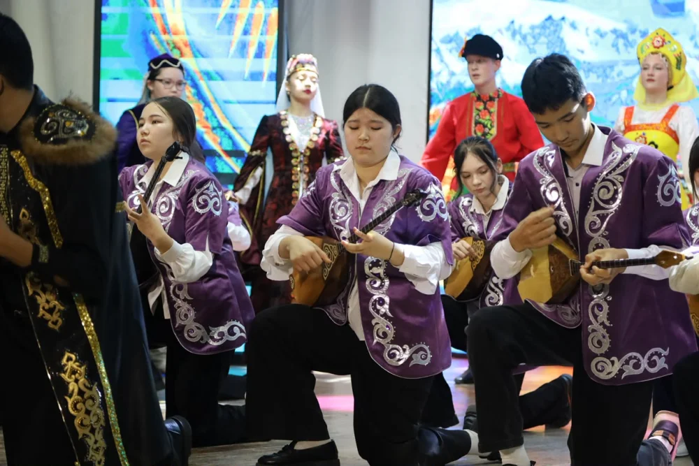 On October 23, a celebratory concert titled "Rukhy biik Qazaqstan!" ("Kazakhstan — A Pinnacle of the Spirit!") was held at the district House of Culture. — Photo 29