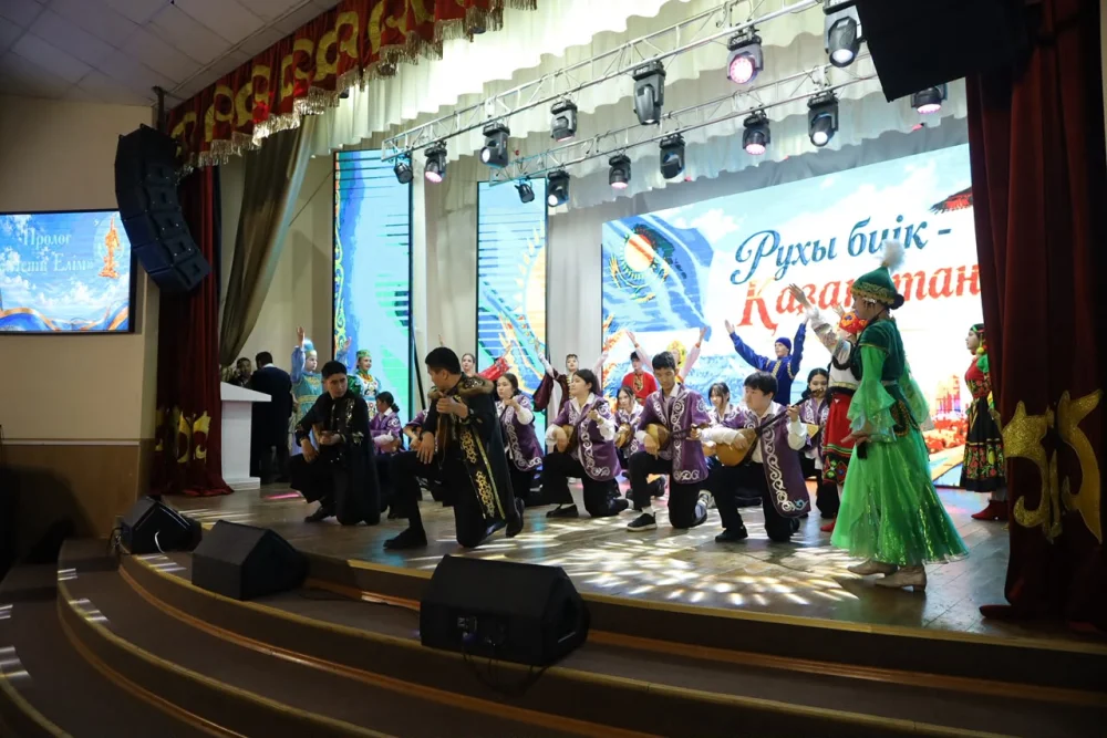On October 23, a celebratory concert titled "Rukhy biik Qazaqstan!" ("Kazakhstan — A Pinnacle of the Spirit!") was held at the district House of Culture. — Photo 31