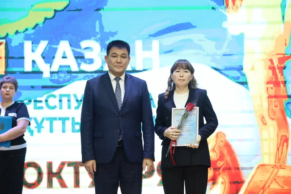 On October 23, a celebratory concert titled "Rukhy biik Qazaqstan!" ("Kazakhstan — A Pinnacle of the Spirit!") was held at the district House of Culture. — Photo 16