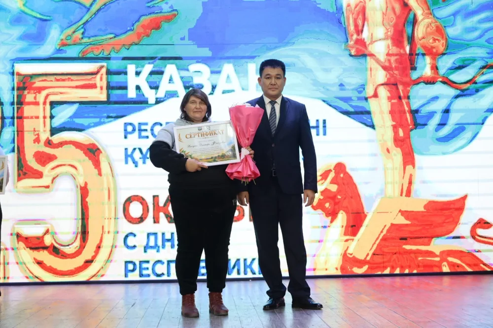 On October 23, a celebratory concert titled "Rukhy biik Qazaqstan!" ("Kazakhstan — A Pinnacle of the Spirit!") was held at the district House of Culture. — Photo 12