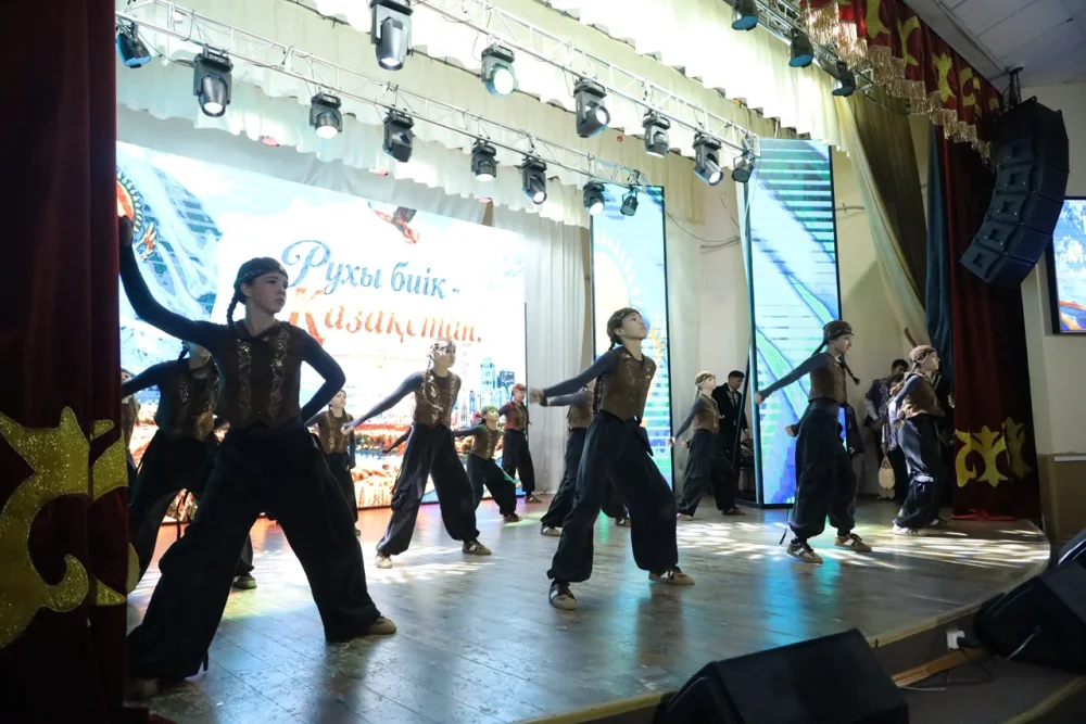 On October 23, a celebratory concert titled "Rukhy biik Qazaqstan!" ("Kazakhstan — A Pinnacle of the Spirit!") was held at the district House of Culture. — Photo 33