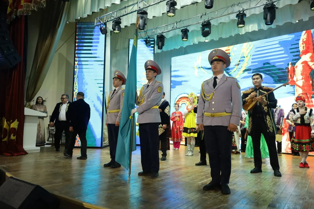 On October 23, a celebratory concert titled "Rukhy biik Qazaqstan!" ("Kazakhstan — A Pinnacle of the Spirit!") was held at the district House of Culture. — Photo 27
