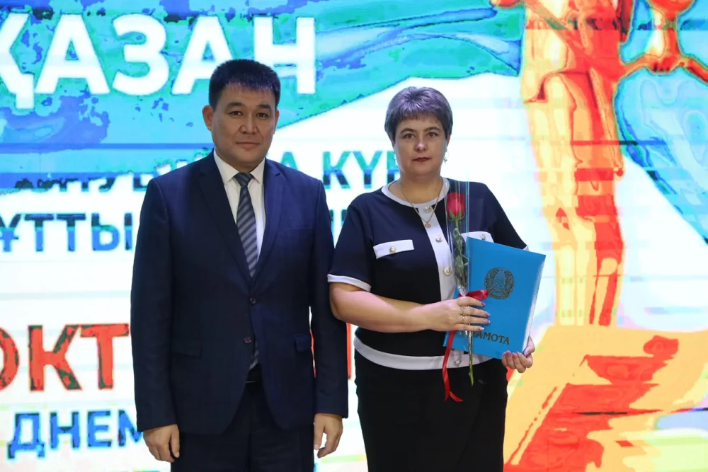 On October 23, a celebratory concert titled "Rukhy biik Qazaqstan!" ("Kazakhstan — A Pinnacle of the Spirit!") was held at the district House of Culture. — Photo 17