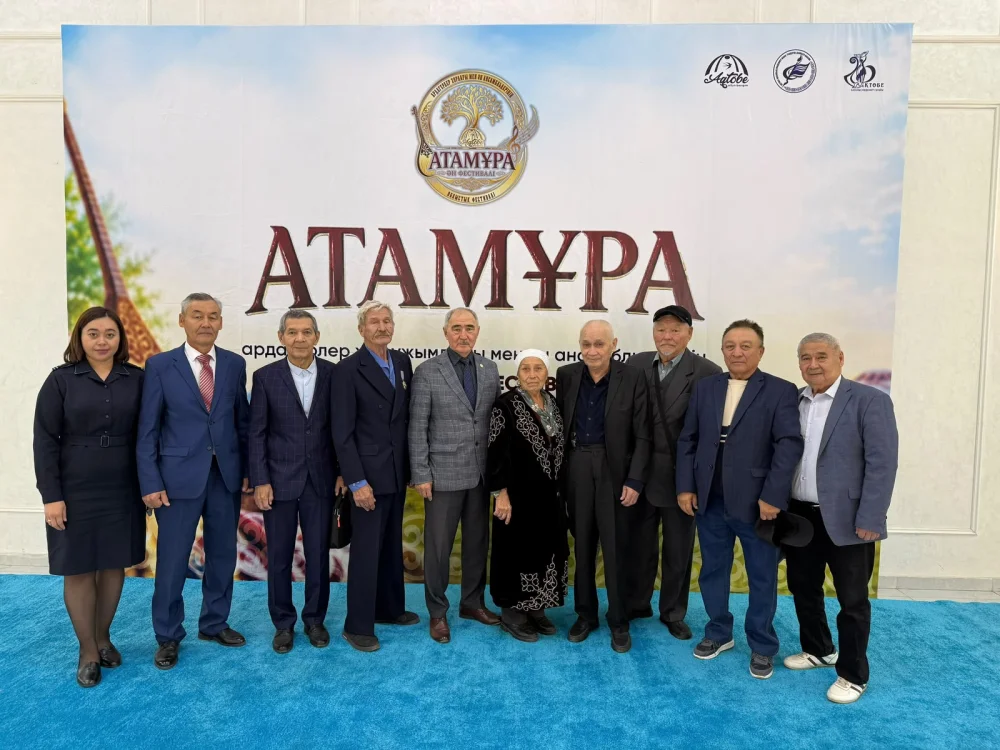 CES Veterans Attend a Festive Concert — Photo 1
