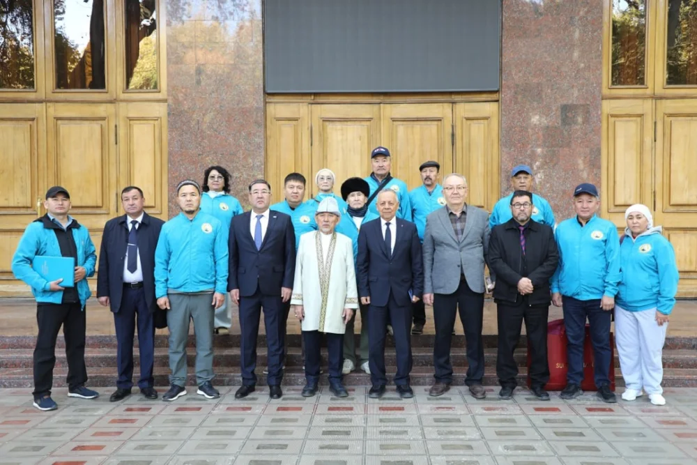A round table dedicated to the Day of the Republic of Kazakhstan was held in Samarkand — Photo 1