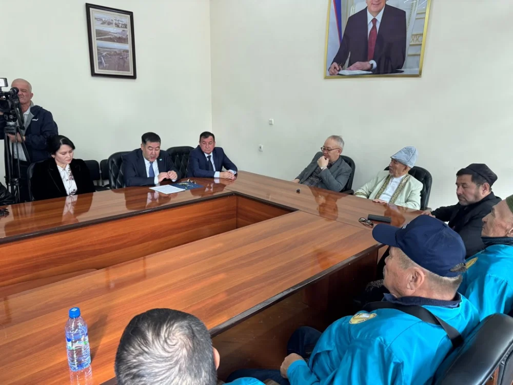 A round table dedicated to the Day of the Republic of Kazakhstan was held in Samarkand — Photo 4
