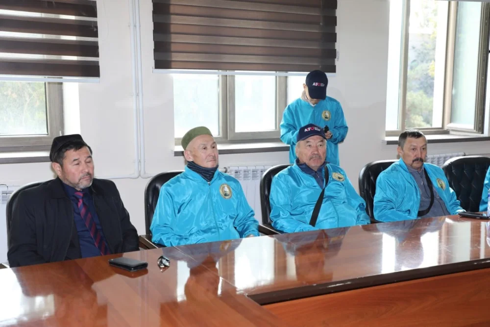 A round table dedicated to the Day of the Republic of Kazakhstan was held in Samarkand — Photo 3