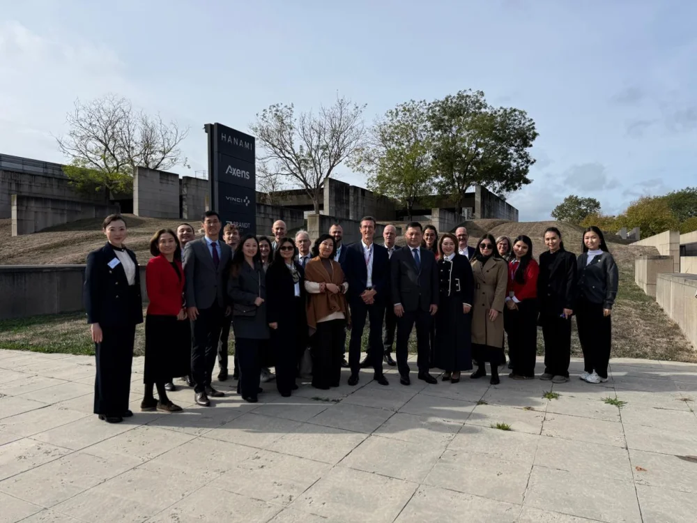 Kazakh Delegation Pays Working Visit to France — Photo 4