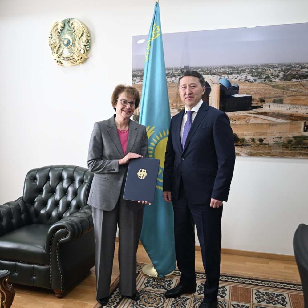 German Ambassador Presented Copies of Credentials