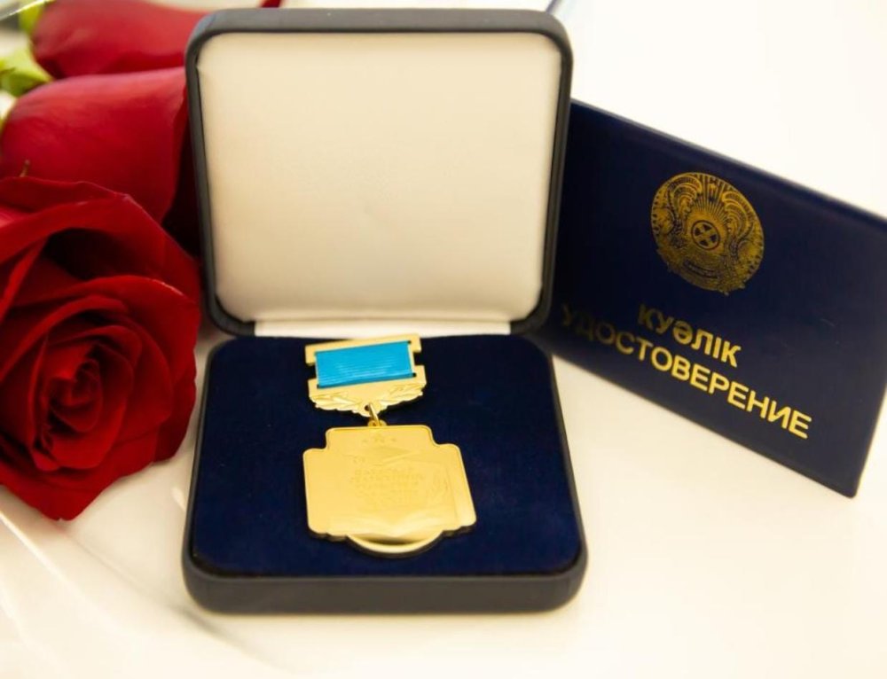 «Павлодар облысының білім беру саласына қосқан үлесі үшін» төсбелгісі түрінде педагогтарды көтермелеудің қосымша шараларын тағайындау