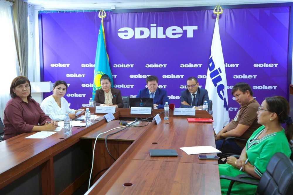 «ӘDILET» партиясы Түркістан облыстық филиалының қоғамдық қабылдау бөлмесінде қоғамдық қабылдау өткізді.