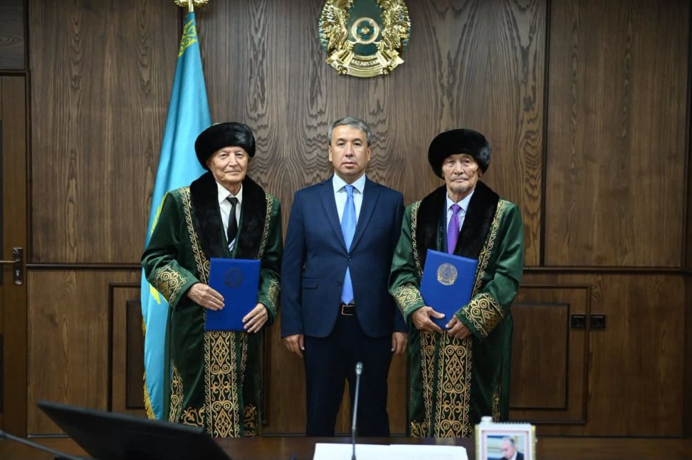 Аудан әкімі білім және медицина саласының ардагерлерін 80 жас мерейтойларымен құттықтады — Фотосурет 1