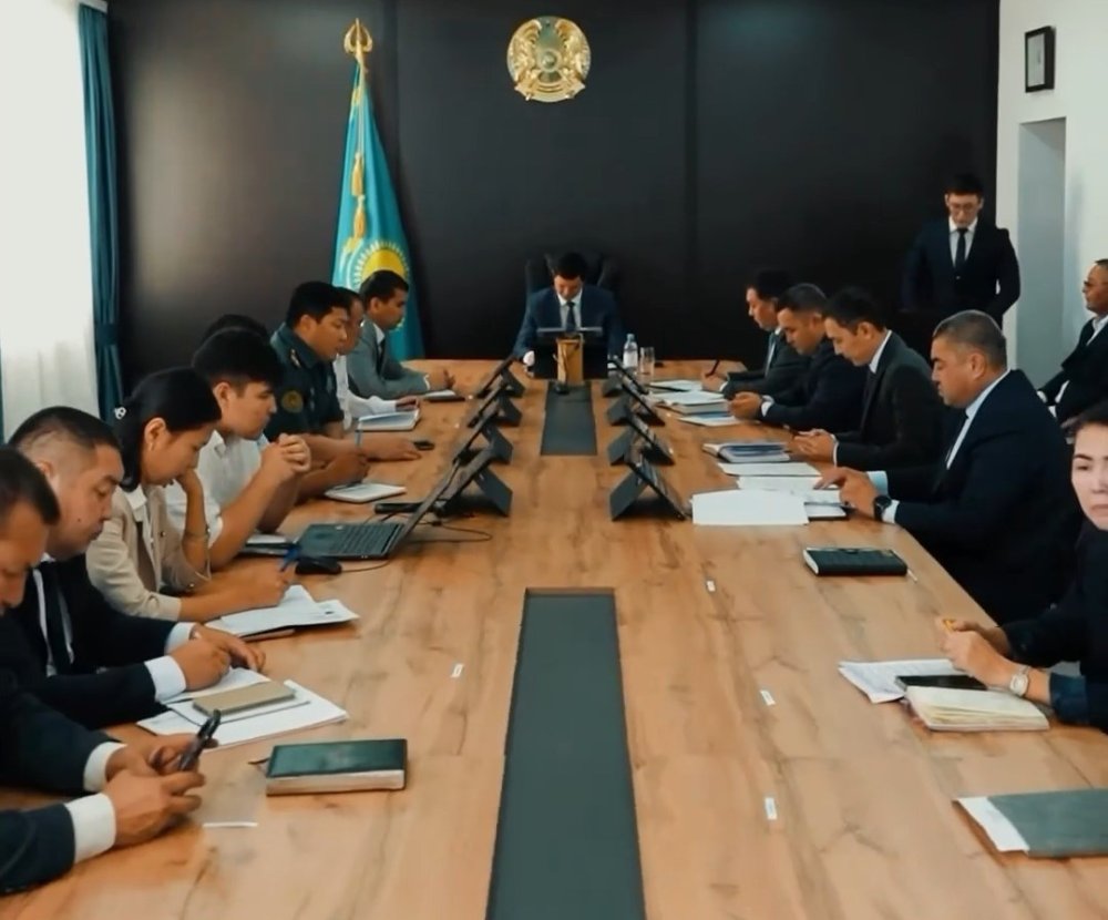 АУДАН ӘКІМІ АЙБЕК КУПЕНОВТЫҢ ТӨРАҒАЛЫҒЫМЕН АППАРАТТЫҚ ЖИЫН ӨТТІ
