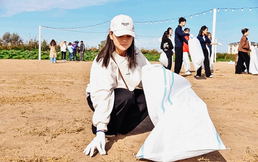 “Таза Қазақстан”: Атырауда «LOTUS CLEAN DAY» экологиялық акциясы өтті