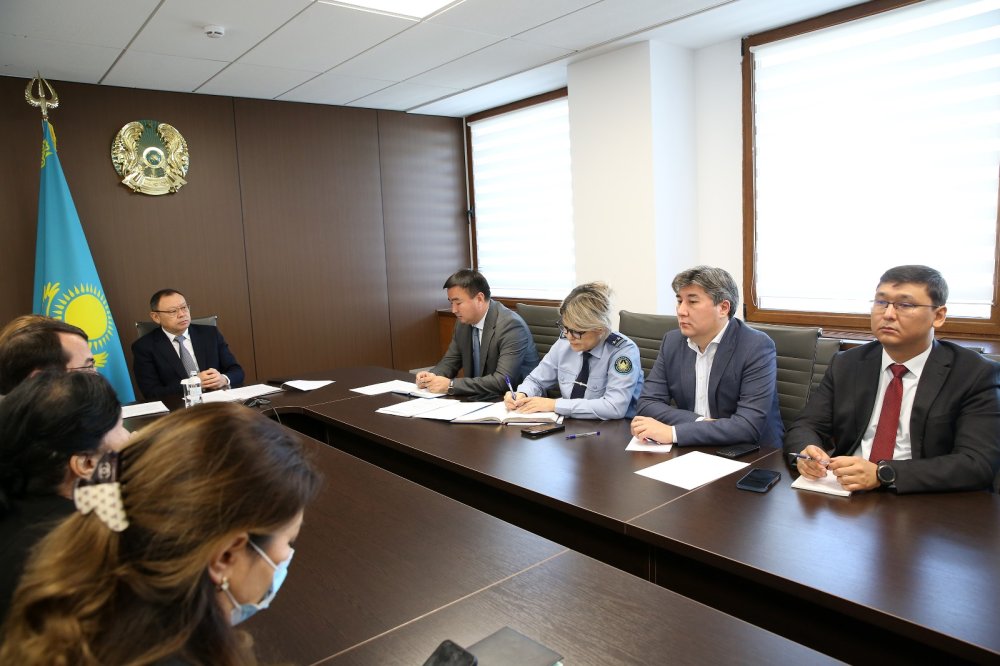 Өкіл Алматы қаласы әкімдігі жанындағы Кәмелетке толмағандардың істері және олардың құқықтарын қорғау жөніндегі ведомствоаралық комиссияның отырысына қатысты