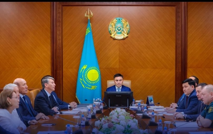 АППАРАТ ОТЫРЫСЫ: ӨЗЕКТІ МӘСЕЛЕЛЕР ҚАРАЛДЫ