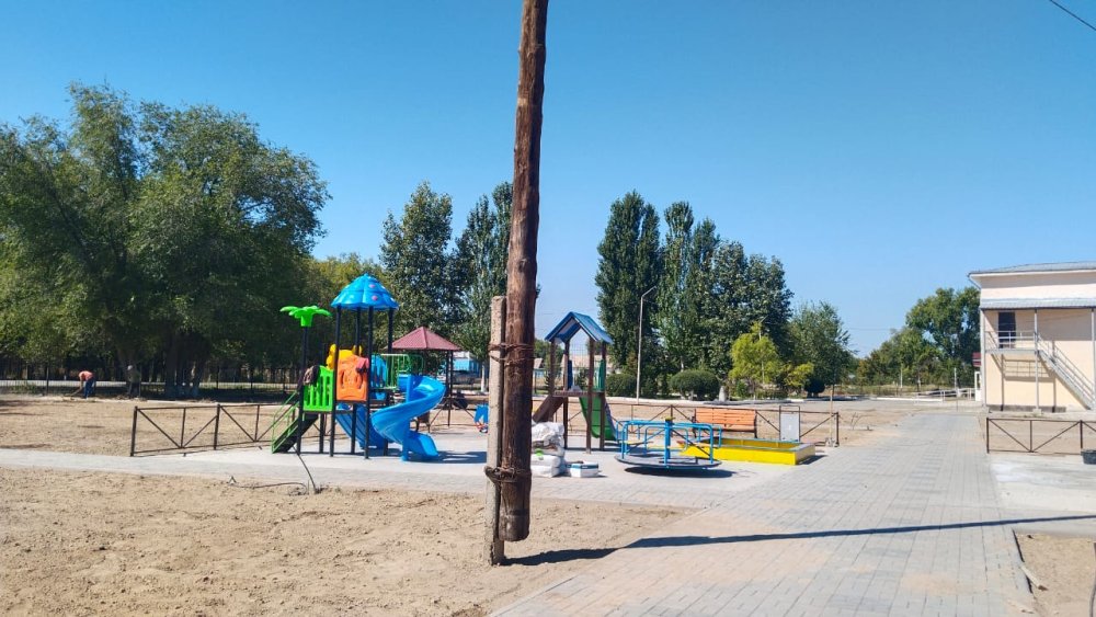 Қанабек ауылында шағын саябақ салынуда