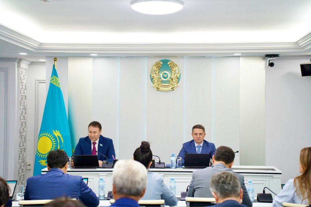 Мәслихаттың астана бюджетін нақтылау жөніндегі кезектен тыс сессиясы