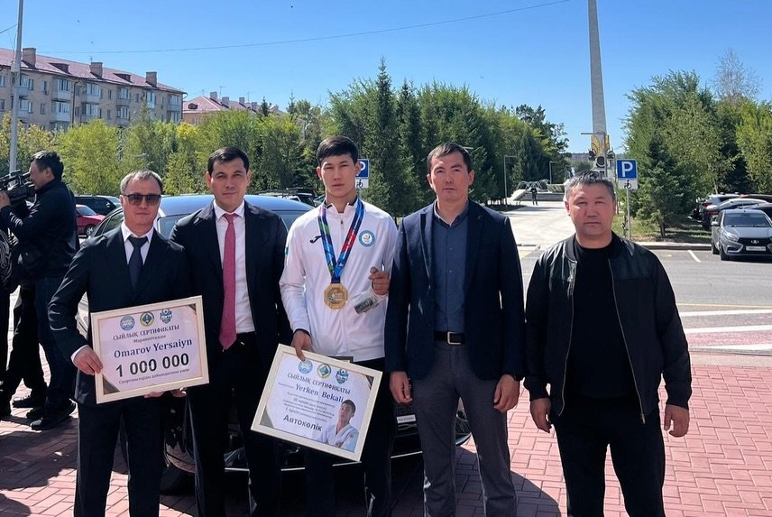 ЖАС ЧЕМПИОНҒА ЕРЕКШЕ ҚҰРМЕТ КӨРСЕТІЛДІ