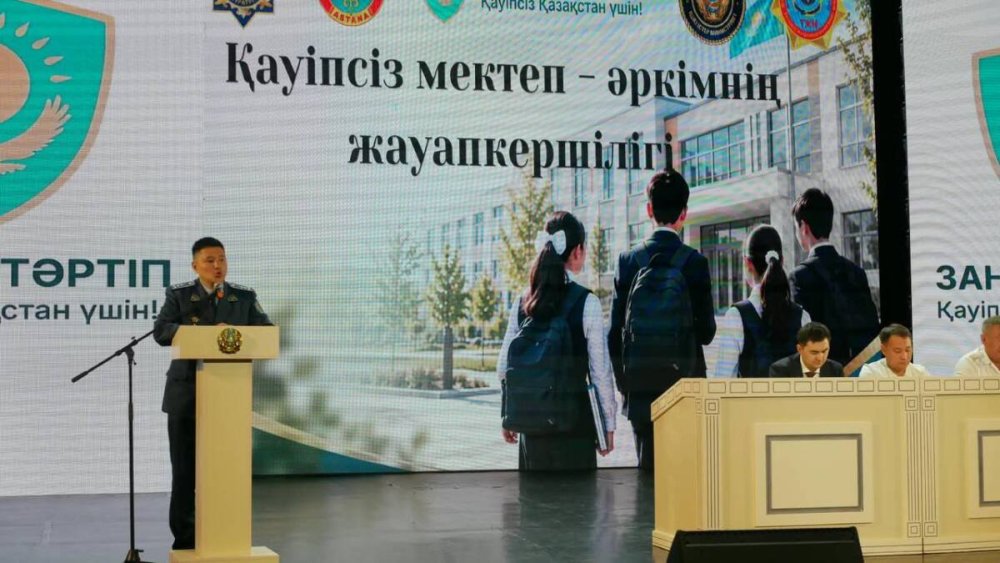 Астанада полицейлер мектеп оқушыларымен ауқымды профилактикалық кездесу өткізді