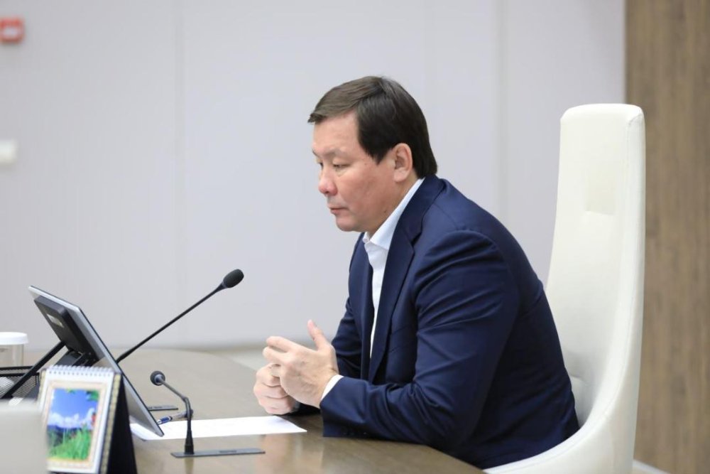 Онлайн-қабылдау: Асхат Шахаров тұрғындардың өтініштерін тыңдады