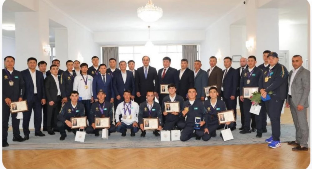 Ербол Қарашөкеев Дүниежүзілік көшпенділер ойындарында топ жарған жамбылдық спортшыларды марапаттады