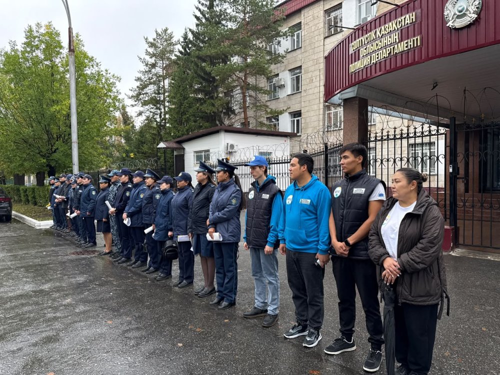 СҚО-да полицейлер оқушыларға банк карталары арқылы «ақша табудың» неге қауіпті екенін түсіндірді