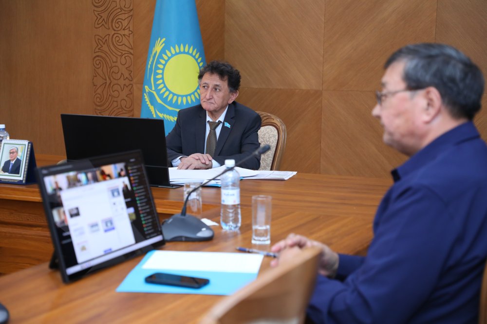 Серғазы Әдекеновтің төрағалығымен жануарлармен жұмыс істеу және егін жинау науқанының барысы мәселелері қаралды