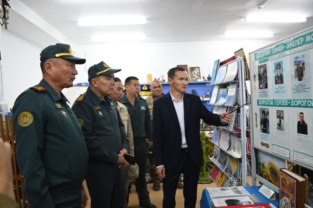 Қорғаныс министрлігінің әскери қызметшілері Бөрілі және Теректі аудандарының жастарымен кездесті