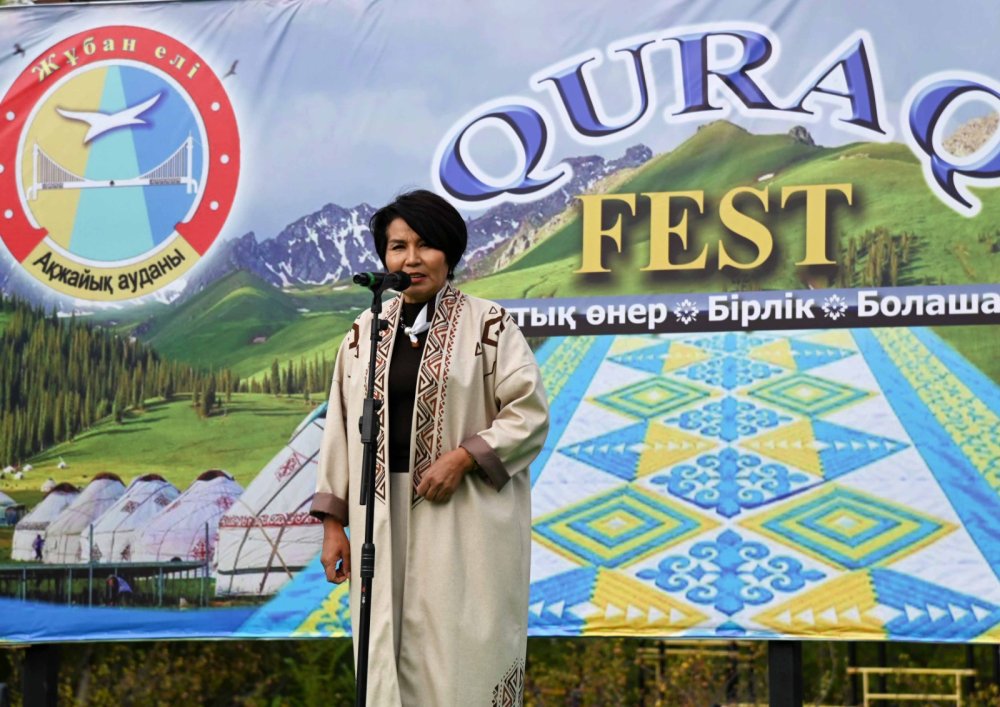 «QURAQ FEST»: ҰЛТТЫҚ ҚОЛӨНЕРДІ ҰЛЫҚТАҒАН 166 «ҚҰРАҚ» КӨРПЕ