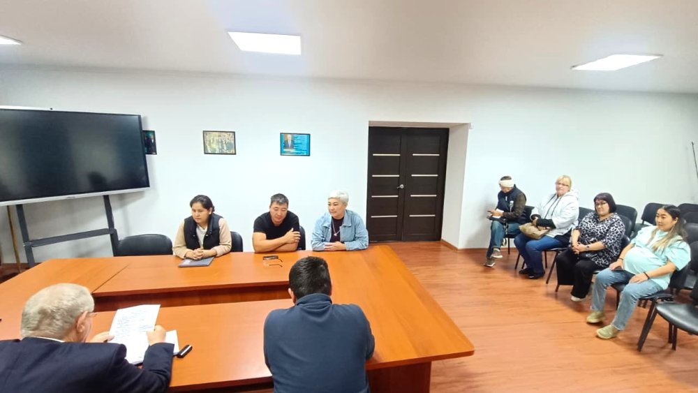 Бескөл ауылының тұрғындары депутатпен өзекті мәселелерді талқылады