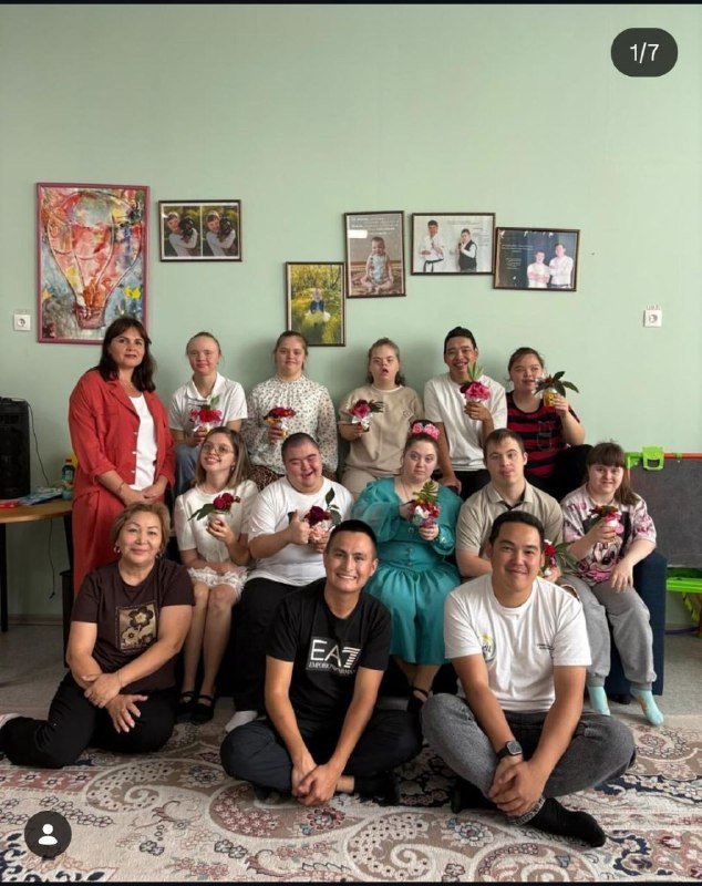 Әділет департаменті «Шуақты үй» (Sunny House) орталығының ерекше қажеттіліктері бар балалары қатысқан «Анаға – гүл, Отанға – сүйіспеншілікпен» атты шығармашылық шараға қатысты.