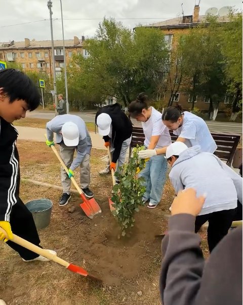 «Таза Қазақстан» республикалық экологиялық бағдарламасы аясында қала аумағында абаттандыру және көгалдандыру жұмыстары жүргізілді