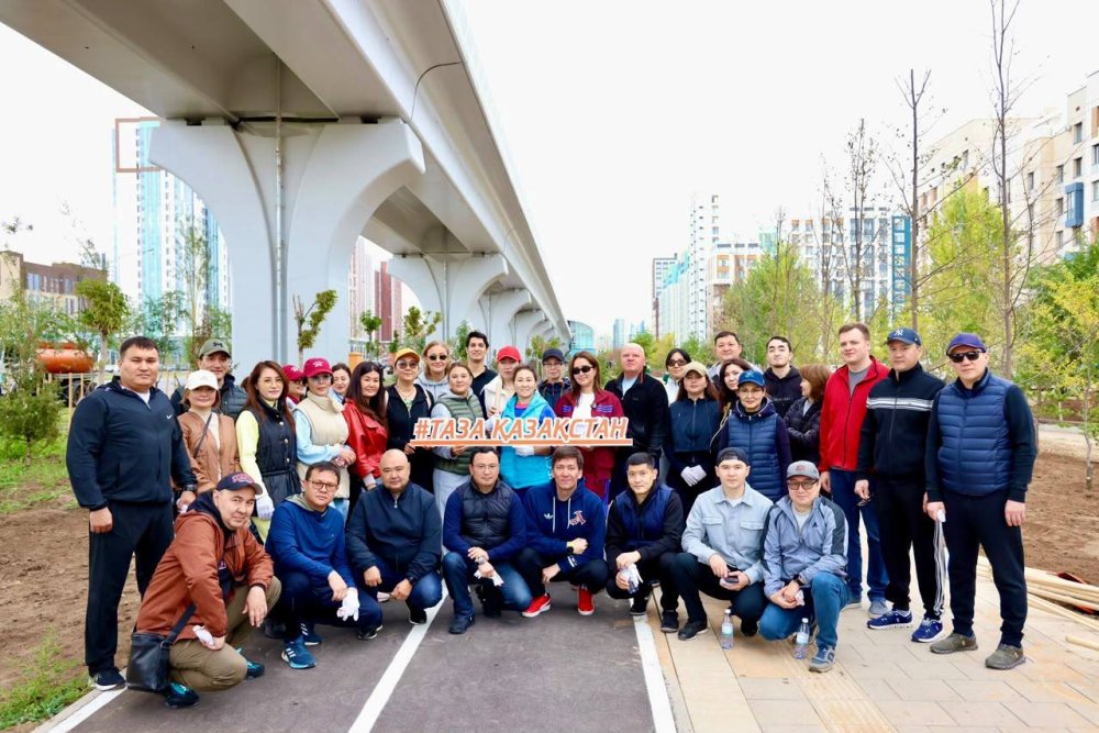 Таза елорда – ортақ үлес: Қазақстан Республикасы Жоғары Сот Кеңесі мен оның Аппаратының ұжымы Төраға Дмитрий Малаховтың басшылығымен кезекті рет «Таза Қазақстан» жалпыұлттық экологиялық акциясын қолдады