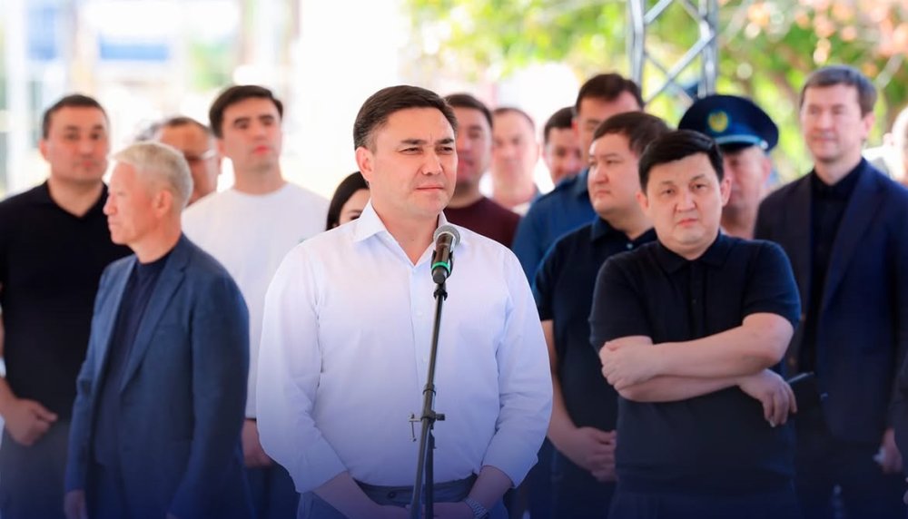 ҚАЛА ӘКІМІ АБАЙ АУДАНЫНДА ТҰРҒЫНДАРМЕН КӨШПЕЛІ КЕЗДЕСУ ӨТКІЗДІ
