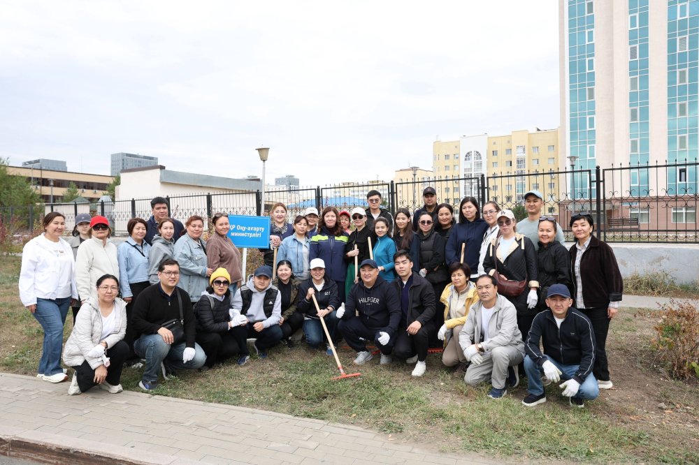 Оқу-ағарту министрлігінің ұжымы «Таза Қазақстан» республикалық экологиялық акциясы аясындағы сенбілікке қатысты
