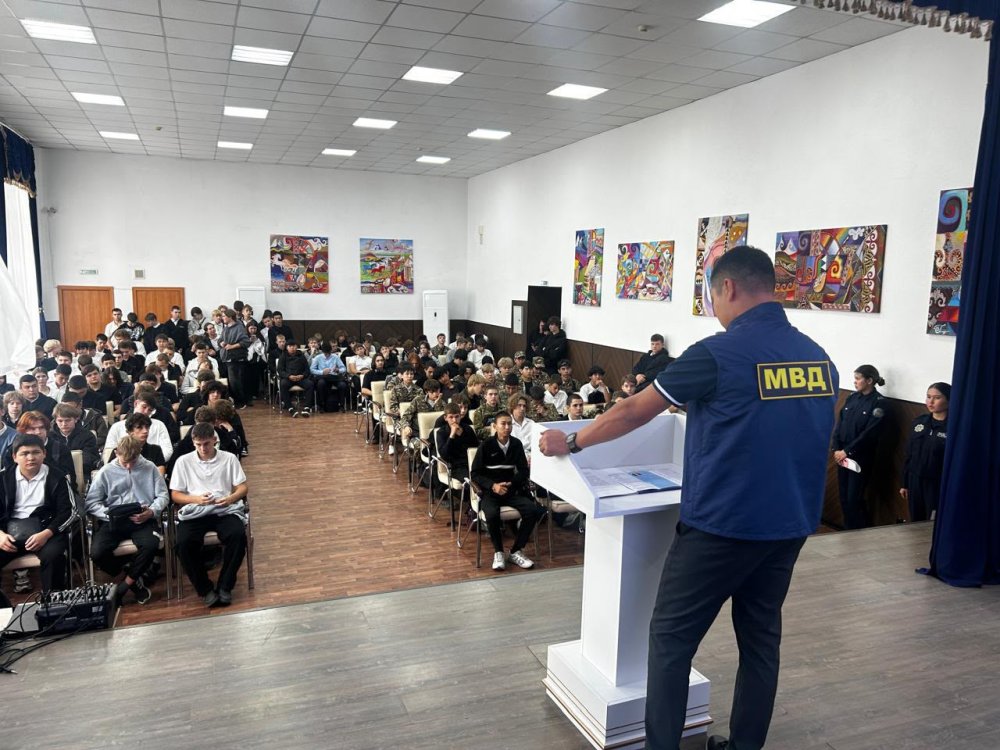 Жұмыс туралы ұсыныс қауіпті болуы мүмкін: Өскеменде студенттерге адам саудасының қауіптері түсіндірілді