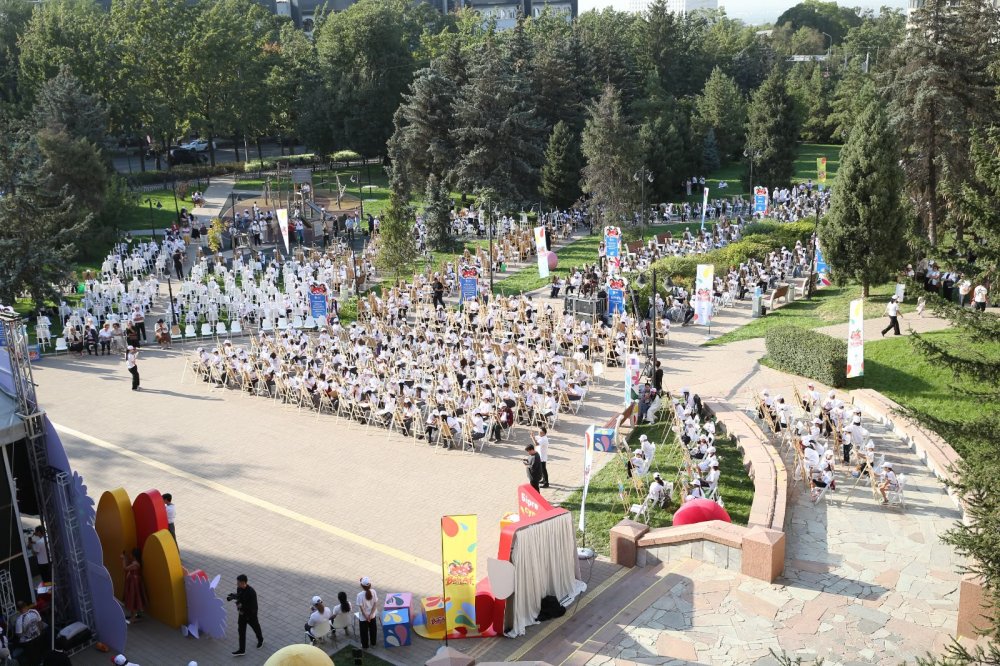 Алматының 1000 жас суретшісі Қазақстан рекордын орнатты